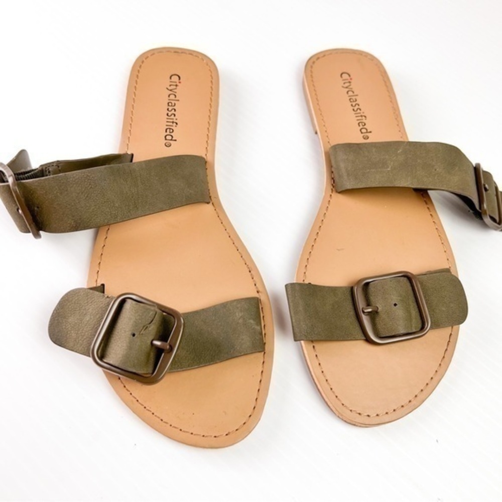 City Classified green strap open toe sandals woman’s size 9